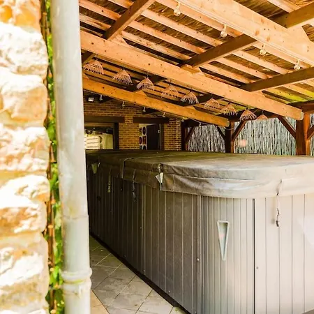 Piscine Jacuzzi Etang ,la Casa Del Cookie 2 *