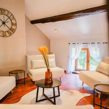 Piscine Jacuzzi Etang ,la Casa Del Cookie 2 Willa Brognon